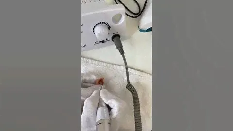 КАК ПРОКОЛОТЬ УШИ КУКЛЕ БЛАЙЗ!