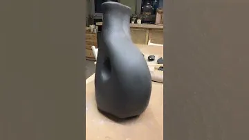 ✨Интерьерная ваза с дыркой✨ #ceramics #керамика #ручнаяработа #handmade #art #ceramicart #clay #ваза